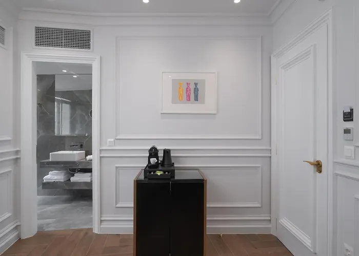 Praxitelous Luxury Suites